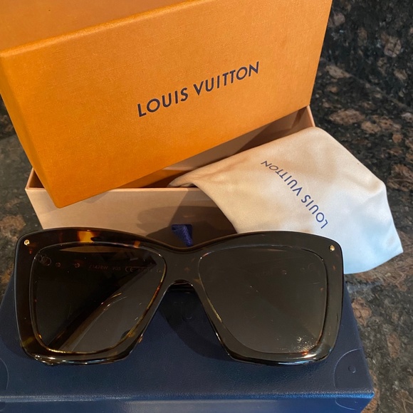 Louis Vuitton  Manhattan Dark Tortoise sunglasses - Picture 1 of 13